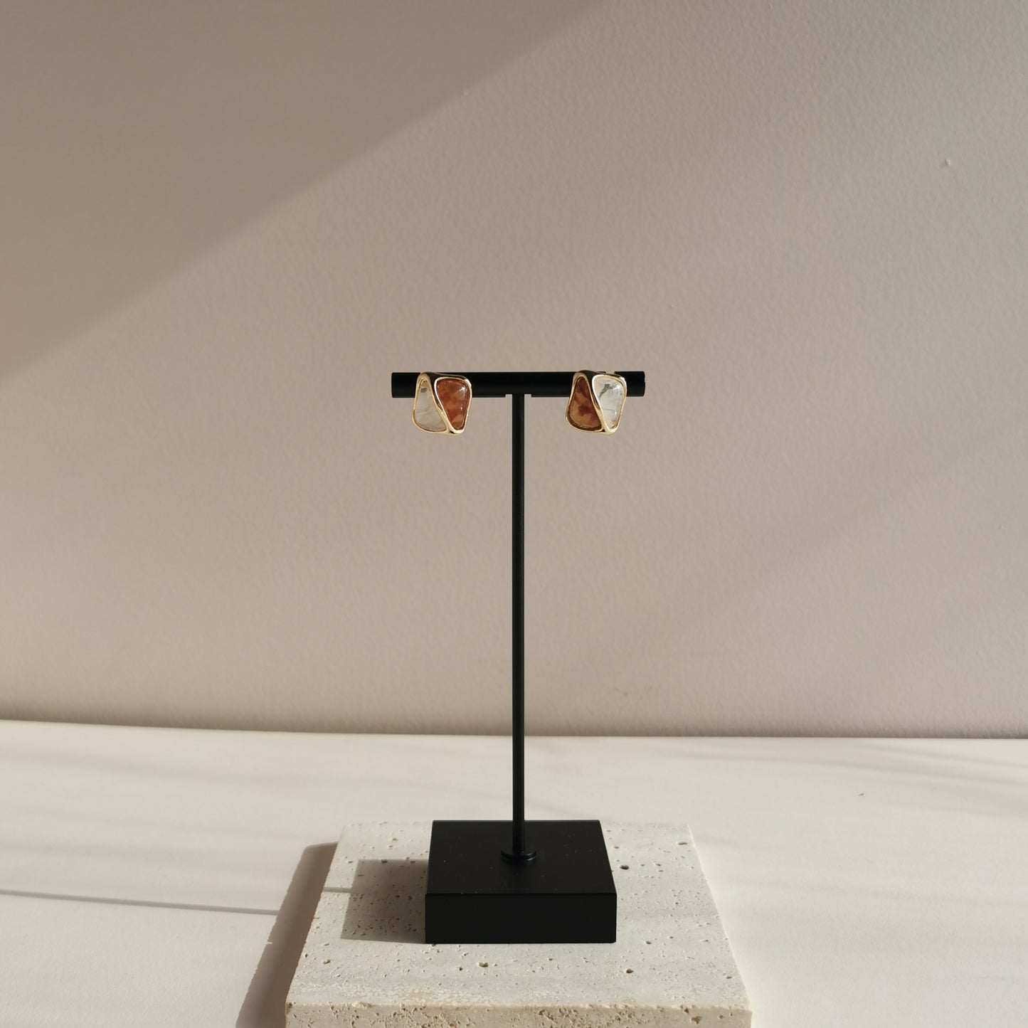Two-tone Cube