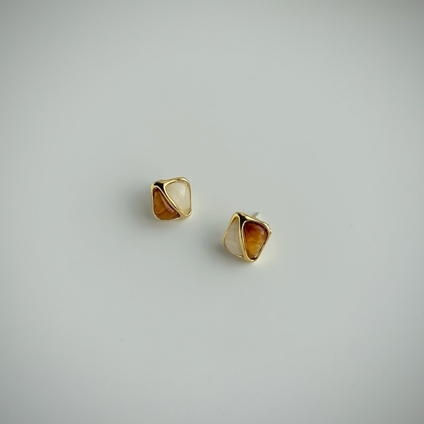 Two-tone Cube