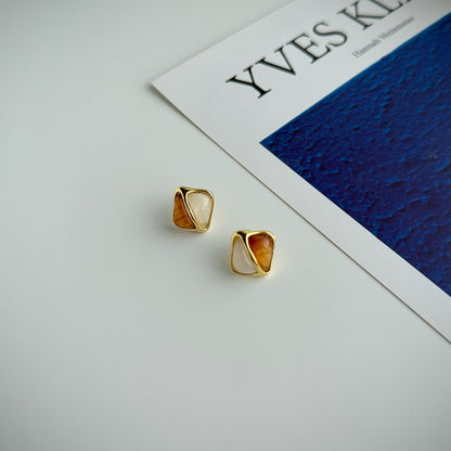 Two-tone Cube